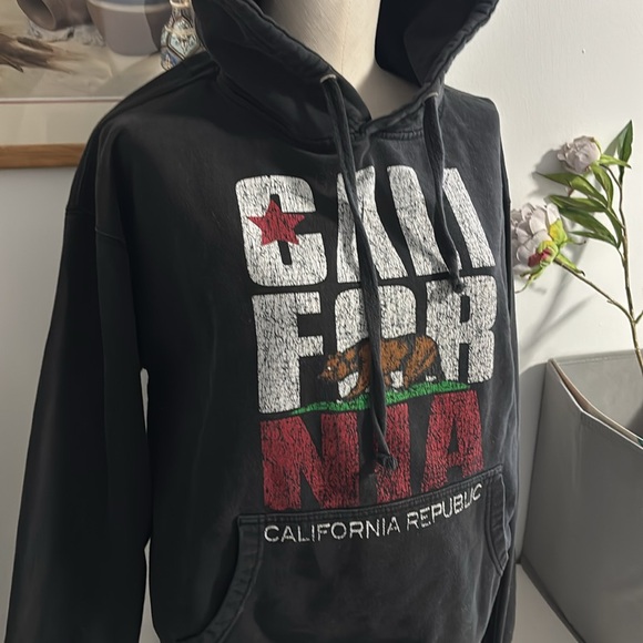 California Hoodie - Picture 2 of 4